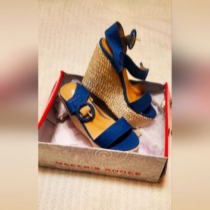 Blue 4" height wedges New in box size 5